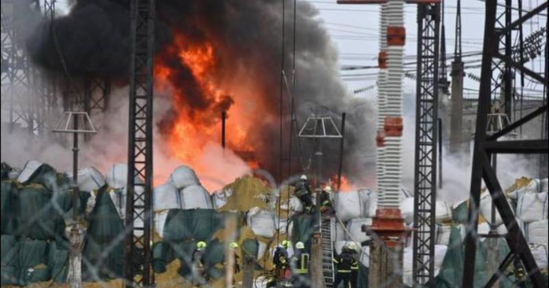 Ворожі атаки призвели до ушкодження критично важливого енергетичного об'єкта в Чернігівській області, внаслідок чого велика частина регіону залишилася без електрики.