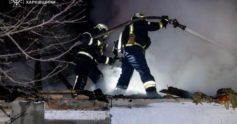 Росія завдала ударів по восьми населеним пунктам Харківської області: постраждали житлові будівлі, автомобілі та залізнична інфраструктура.