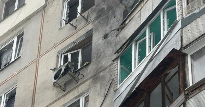 Російські війська вдарили по житловому будинку в Харкові: одна жінка отримала поранення. ФОТОрепортаж.