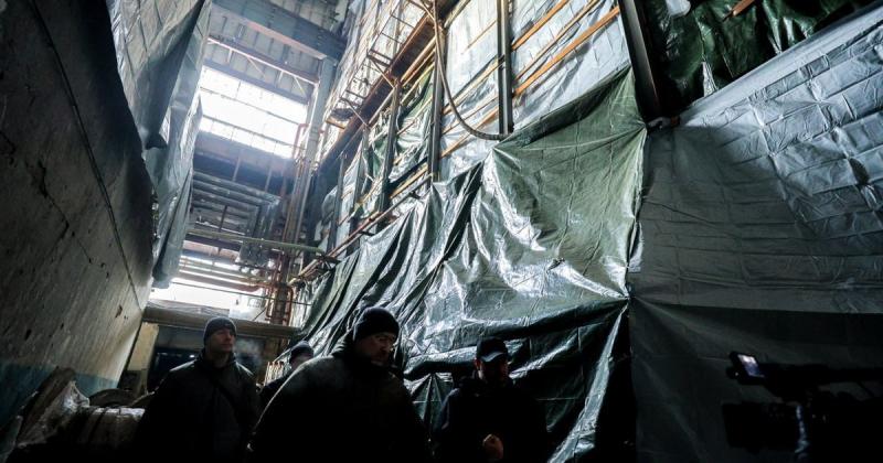 Приблизно 100 тисяч домогосподарств опинилися без тепла внаслідок ударів Росії по енергетичним об'єктам у Харкові, повідомив Шмигаль. ФОТО.