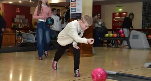 Шкільні ліги Харкова: молоді таланти у страйках боролися за титул найкращих у боулінгу.