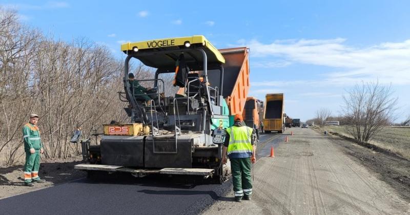 Державна спеціалізована служба транспорту нестиме відповідальність за відновлення дорожнього покриття у зонах, наближених до фронту, ‒ повідомила Свириденко.