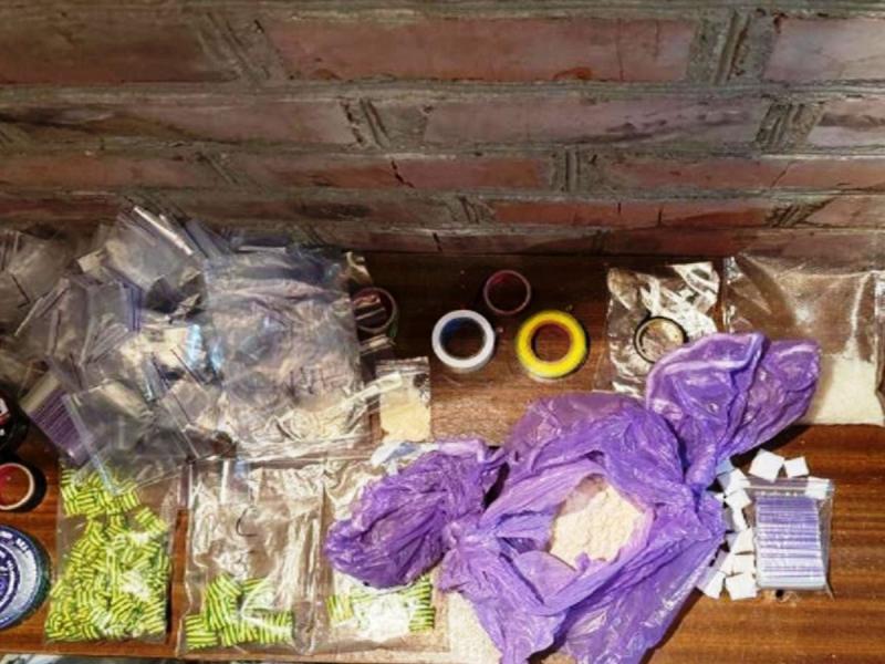 У гаражі виявлено пів кілограма небезпечних наркотичних засобів. У Вінниці поліція затримала харків'янина з великою партією наркотиків - 20 хвилин.