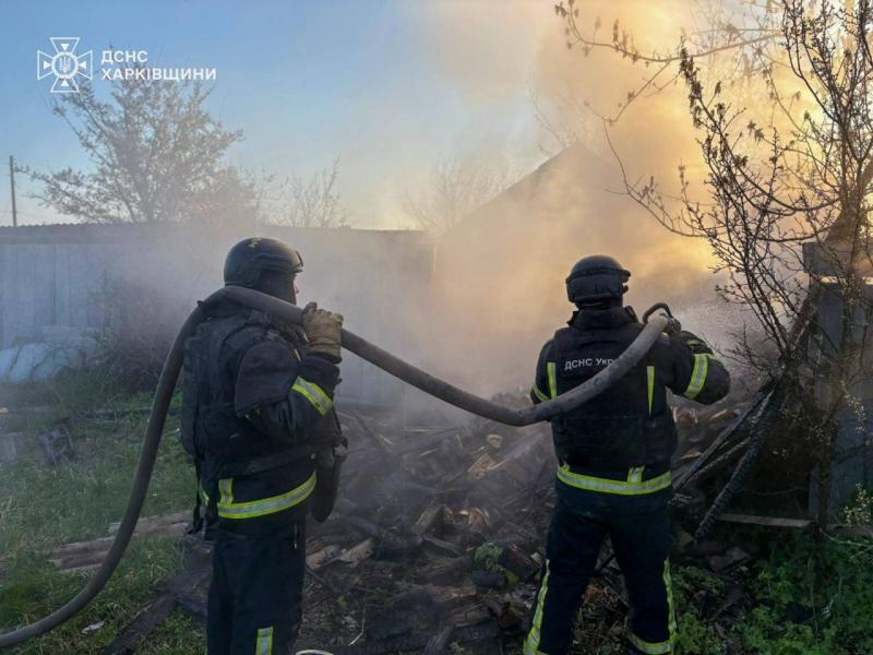 У Харківській області після ранкових обстрілів з боку Росії в селі Заміст спалахнули пожежі.