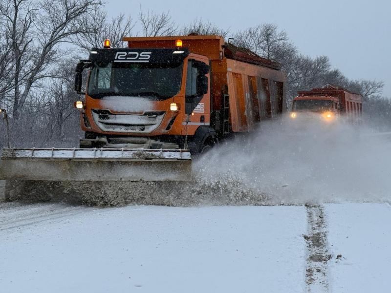 Через снігові опади на Харківщині комунальні служби працюють у посиленому режимі | Новини Харкова та України - АТН