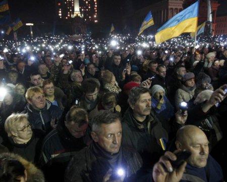 Прощання з полеглими, виступ Парасюка та втеча Януковича. Оглядаємо події 21 лютого на Майдані через фото та відеоматеріали.