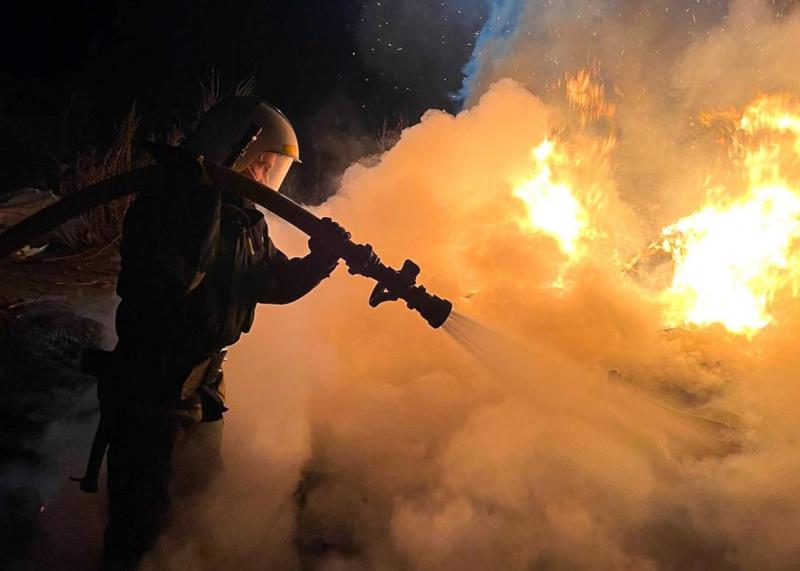 Російські війська здійснили напад на багатоповерховий будинок у Харкові за допомогою безпілотника.