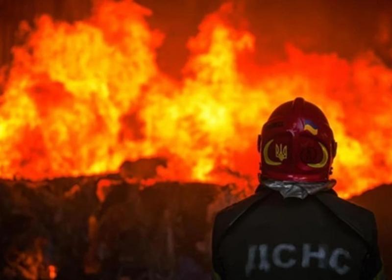 Атака на Харків: двоє травмованих, жителів вивозять на безпечне місце.