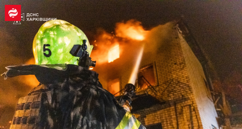 З'явилися нові фото та відео, що демонструють наслідки масштабної атаки Росії на Харків: кількість постраждалих вже досягла 38 осіб.