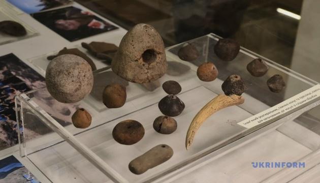 У Харкові археологи представили нові незвичайні відкриття з Більського та Котелевського городищ.