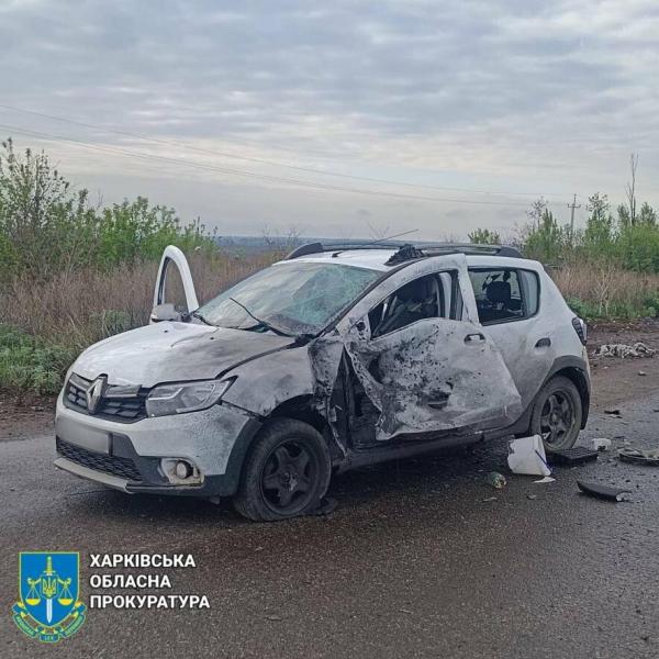 Рашисти атакували цивільний автомобіль за допомогою безпілотника: троє осіб отримали поранення - ФОТО.