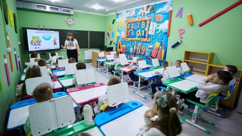 В Україні наразі функціонують 15 підземних шкіл, а до кінця року планується відкриття ще 180 нових навчальних закладів.