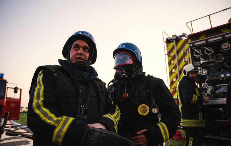 У Києві уточнили наслідки атаки: пошкоджено гуртожиток і бізнес-центр, є багато постраждалих.