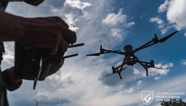 На Харківщині військові Національної гвардії за допомогою дронів зупинили наступ російських військ, які атакували на мотоциклах.