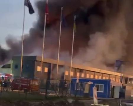 Російські війська здійснили напад на завод, що виготовляє холодильники, у Вінниці.