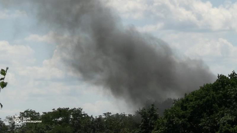 Ворожий обстріл з РСЗВ вразив Новоплатонівку: виникла пожежа в магазині, п'ятеро осіб загинули, є постраждалі.