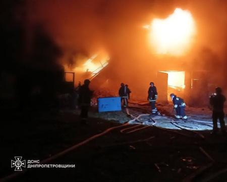 Російські безпілотники завдали жорстоких ударів по Дніпропетровській області, внаслідок чого є постраждалі.