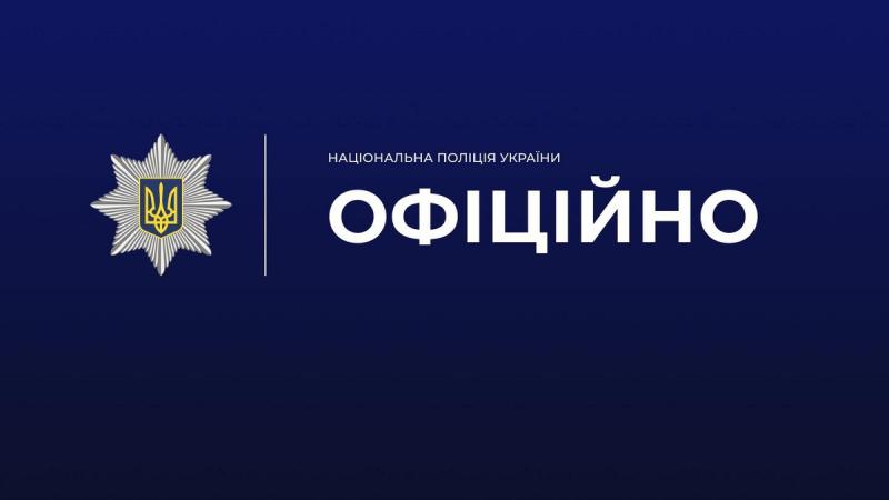 У Харківській області правоохоронці провели евакуацію літньої пари, рятуючи їх від обстрілів, незважаючи на загрозу з боку fpv-дрона, що переслідував їх.