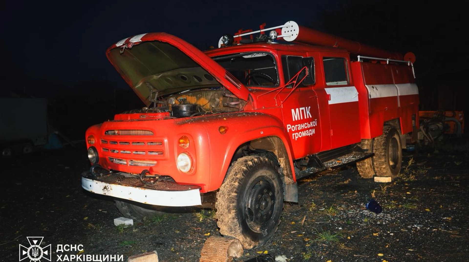 Російські сили здійснили напад із використанням безпілотників на території Харківщини, внаслідок чого постраждали як цивільні особи, так і рятувальники.