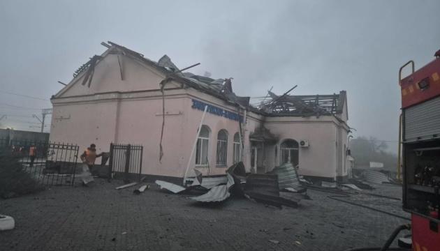 Напад на залізничну інфраструктуру: поїзди, що прямують на схід, коригують свої маршрути, затримка може становити до п'яти годин.