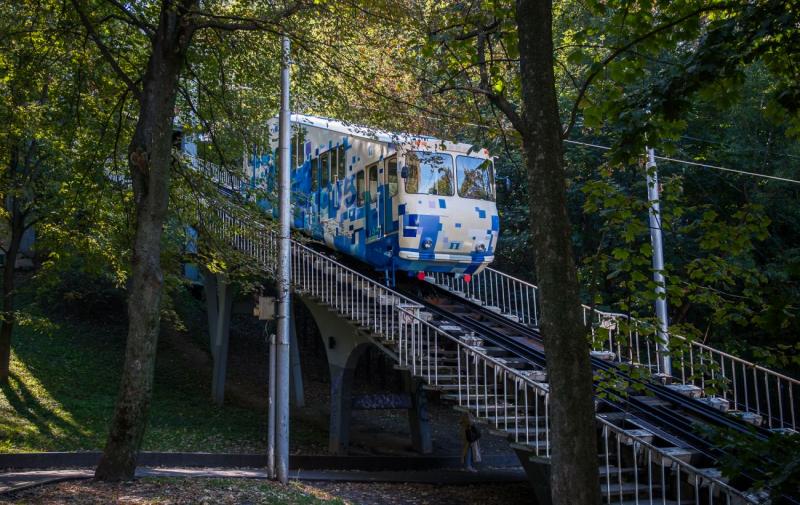 У Києві тимчасово призупинив свою роботу фунікулер: що стало причиною?