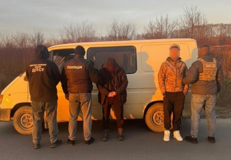 Прикордонники затримали автомобіль з ухилянтом з Харківської області, який витратив 9 тисяч доларів на незаконне переправлення до Румунії - Новини Весь Харків.