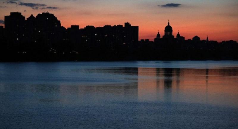 У Києві спостерігаються одні з найскладніших ситуацій із відключенням електроенергії в Україні: фахівець розкрив причини.