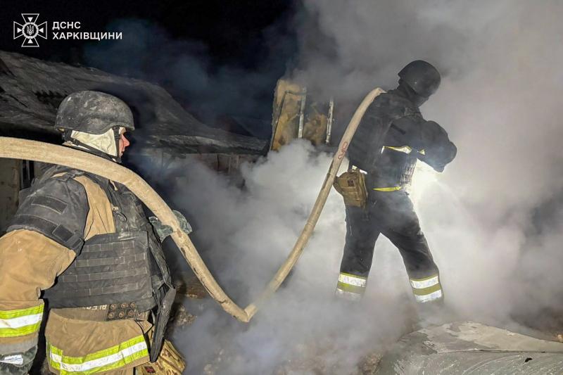 Внаслідок обстрілів у Харківській області виникли пожежі в житлових будинках: ДСНС продемонструвала, як вони ліквідовували вогонь - Новини Весь Харків.