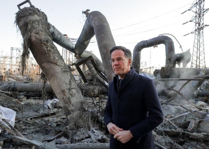 Рютте продемонстрували результати російської атаки на ТЕЦ у Києві.