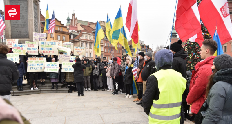 Bihus.Info: Українка, нагороджена Міністерством оборони, організовує оплачувані мітинги в Польщі.