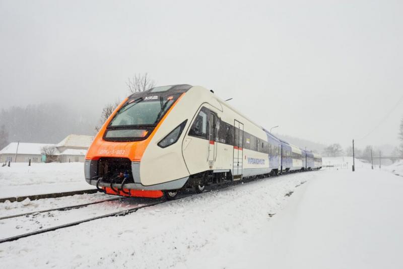 'Укрзалізниця' внесла зміни в розклад поїздів та автобусних перевезень.