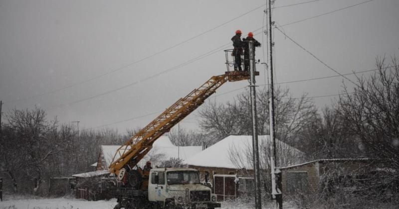 В деяких частинах України почали застосовувати екстрене відключення електроенергії: без світла залишилися споживачі в п'яти областях — Delo.ua.