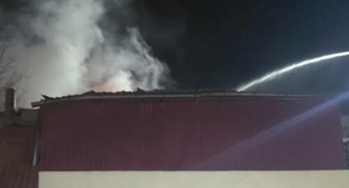 У передмісті Харкова після нічної атаки зазнали пошкоджень промислові об'єкти та житлові будівлі.