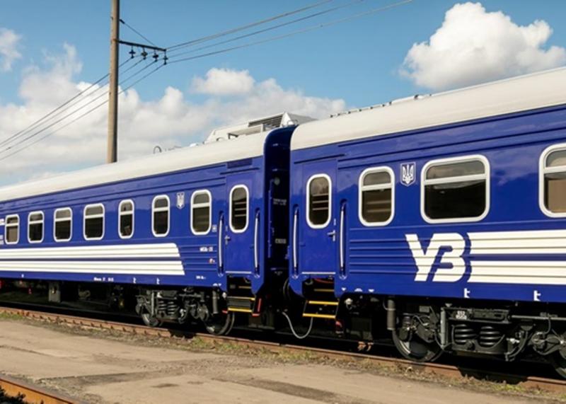 На Харківщині відбулося зіткнення потяга з вантажівкою, що призвело до затримок у графіку руху.