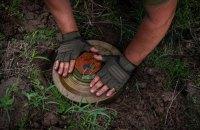 У Козачій Лопані, що на Харківщині, чоловік намагався підібрати боєприпас.