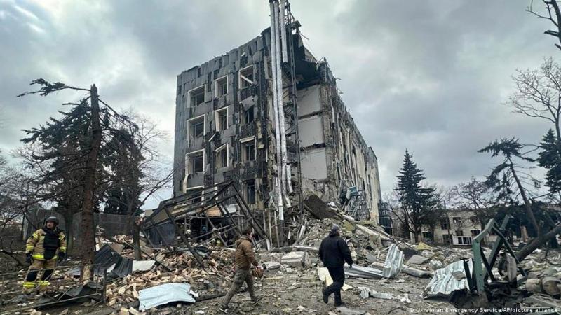 Армія Російської Федерації здійснила комплексний напад на Ізюм, внаслідок чого сталися значні руйнування.