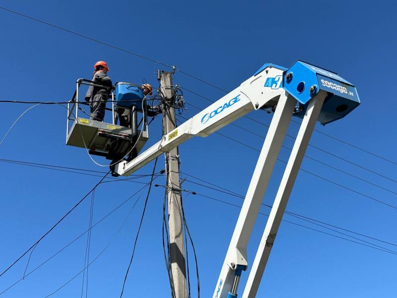 Через військові дії певна кількість споживачів у трьох регіонах залишилася без електропостачання.