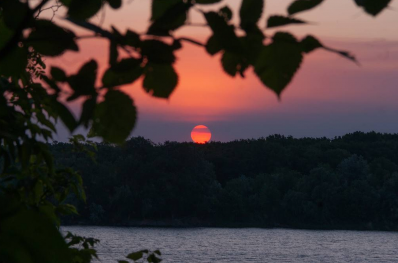 У вихідні Україну охопить спека до +33°C: детальний прогноз для кожної області.