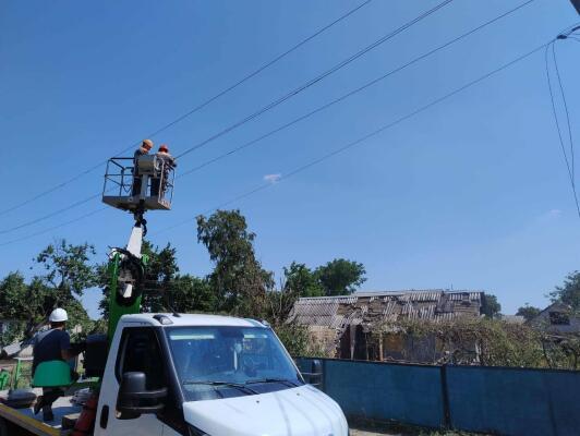 Енергетики відновили електропостачання в громадах Харківської області, які страждають від атак.
